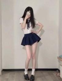 慧慧  163.C.45kg.19歲  筆直雙腿  纖細   水多敏感喜歡親親