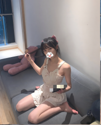 若晴 157-C-44kg-19歲 臉蛋乾淨清純， 笑起來甜甜的
