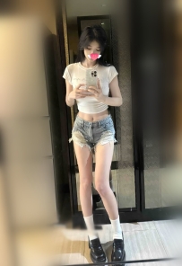 子瑜 165 C 47 19歲 美胸 比例十分完美 超級淑女 高挑氣質