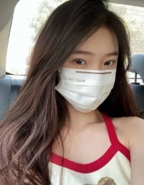 小菓 160cm  B+奶   19歲 清純學生妹  粉嫩初體驗 很容易濕，