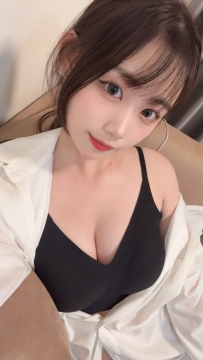 漫天 160 / 48kg / D  / 24歲  白皙肌膚 笑容可愛 讓人一見就心動