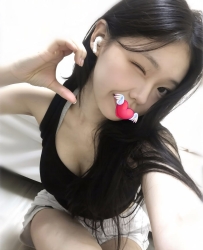 林曉155/40/B/18歲  超小芝麻 可愛到犯罪蘿莉類型