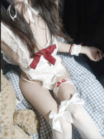 佳萱 162/46/B/19歲 貧乳淫蕩正妹 喜歡被調教