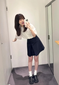 小小 160 46kg C 23歲  白皙皮膚，甜美可人