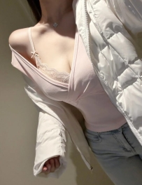 依依 166.48.D  23歲  舉手投足充滿小女人氣息