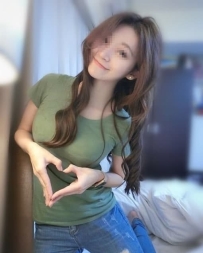 心語 165/D/47/24歲  街頭時尚達人 清純氣質，甜美外型  笑容迷人成功俘獲大批阿宅們