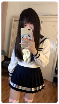 小恩 155cm / 42kg / B罩杯 / 19歲幼齒幼齒超幼齒，粉色甜心少女