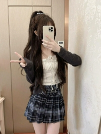 皮皮 160cm  43kg  C奶  19歲 白嫩小隻馬 甜美外表 野貓靈魂