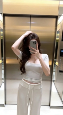 气质御姐 腿超长 比例完美 腰細臀翹 很擅長玩各種姿勢