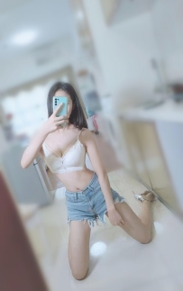 潔西卡  158cm Ccup 47kg 24歲  有著吹彈可破的皮膚 白皙滑嫩的小蛮腰