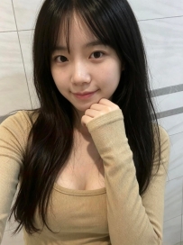 吸吸 158.D.45.22歲 嬌小身材搭配超傲人雙乳，真的好吸睛
